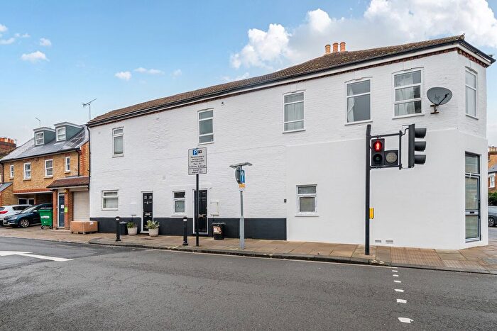 1 Bedroom Flat To Rent In Stanley Road, Teddington, TW11