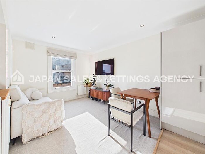 2 Bedroom Flat To Rent In Buckland Crescent, NW3