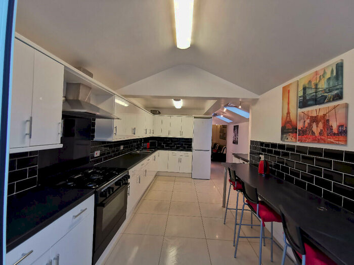 6 Bedroom Terraced House To Rent In Cholmeley Road, Reading, Berkshire, RG1