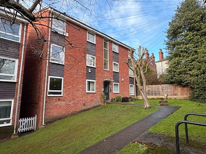 2 Bedroom Flat To Rent In Welton Grove, Leeds, LS6