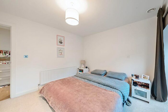 2 Bedroom Flat For Sale In Rotherhithe New Road, London, SE16