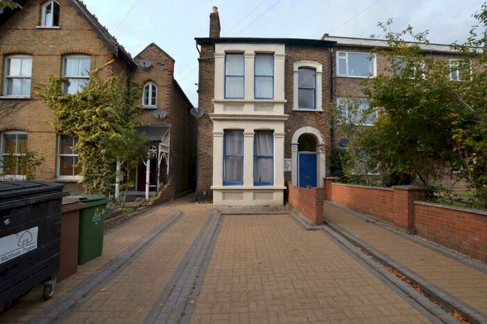 Flat To Rent In Hainault Road, Leytonstone, E11