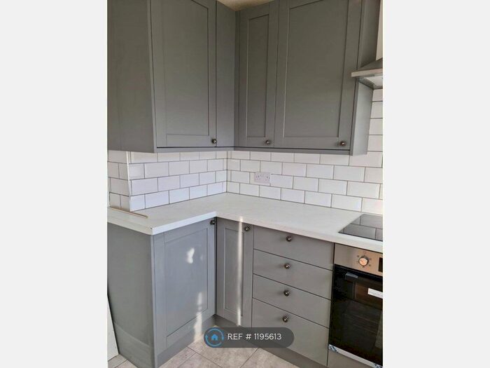 2 Bedroom Flat To Rent In Linden Road, Bedford, MK40