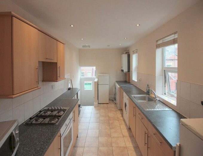 4 Bedroom Maisonette To Rent In Glenthorn Road, Newcastle Upon Tyne, NE2