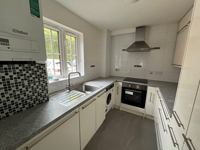2 Bedroom Flat To Rent In Vermont Close, Enfield Chase, EN2