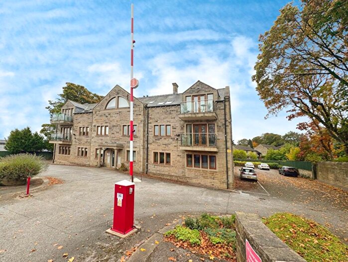 2 Bedroom Apartment To Rent In Birkby Road, Huddersfield, West Yorkshire, HD2