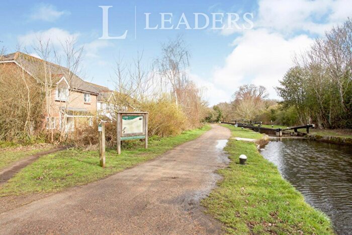 2 Bedroom End Of Terrace House To Rent In Woking, Surrey, GU21