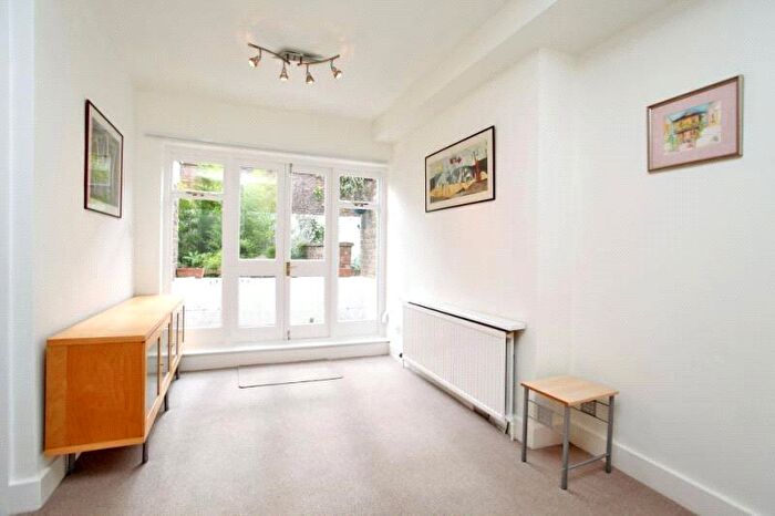 1 Bedroom Flat To Rent In Jamestown Road, Camden Town, NW1
