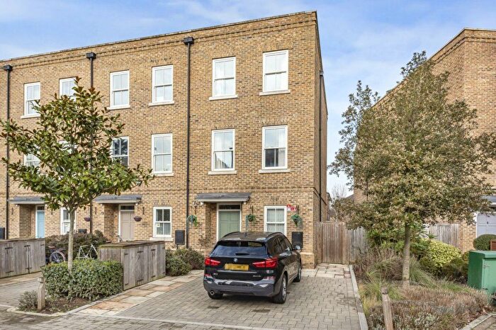 4 Bedroom Property To Rent In Barrons Close, Richmond, Surrey, TW10