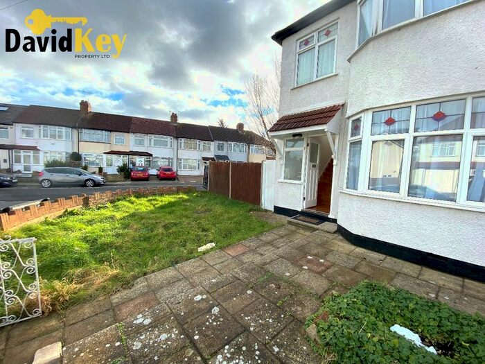 3 Bedroom End Of Terrace House To Rent In Pembroke Road, London N13