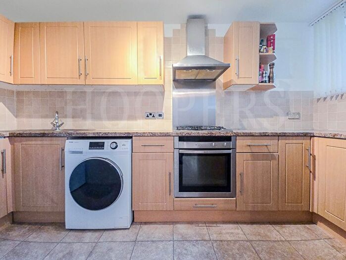1 Bedroom Flat To Rent In Midwood Close, London, NW2