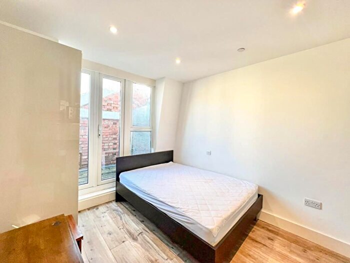 Studio To Rent In Kilburn High Road, London, NW6