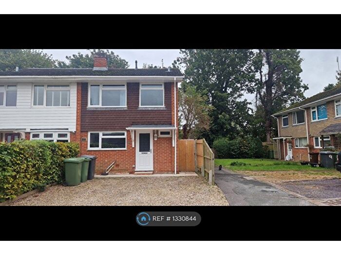 3 Bedroom Semi-Detached House To Rent In Eling Close, Winchester, SO22