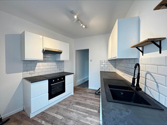 2 Bedroom Flat To Rent In Clarendon Road, Southsea, PO4