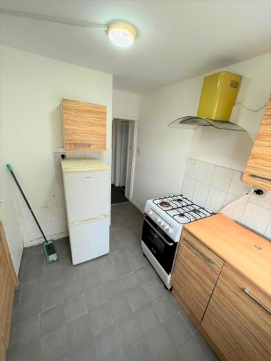 1 Bedroom Flat To Rent In Baywood Square, Chigwell, IG7
