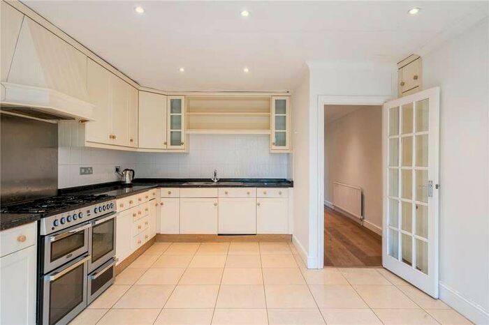 4 Bedroom House To Rent In East Road, St Georges Hill, Weybridge, KT13