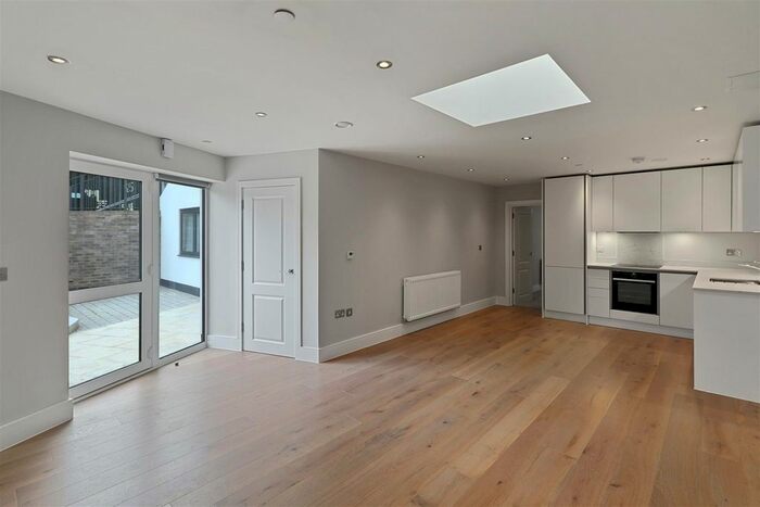 Studio To Rent In St. Ives Place, London, E14