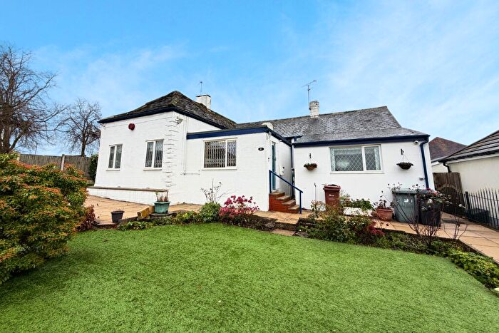 3 Bedroom Detached Bungalow For Sale In Moor Flatts Road, Leeds, LS10