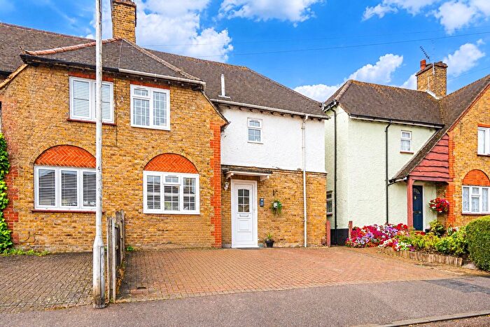 3 Bedroom Semi-Detached House For Sale In Blackwell Road, Kings Langley, Hertfordshire, WD4