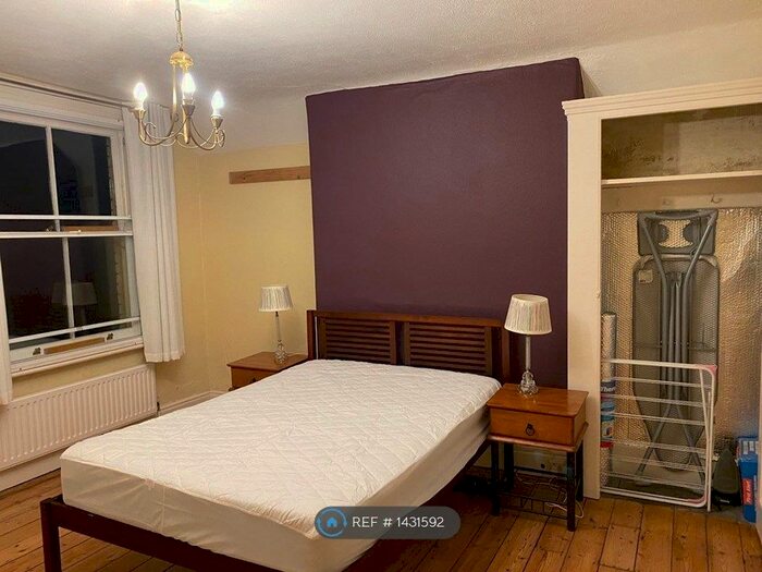 1 Bedroom Flat To Rent In Warwick Avenue, Bedford, MK40