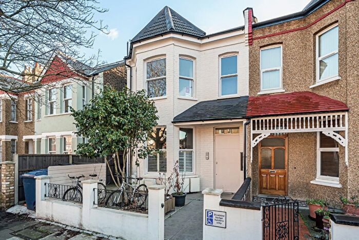 1 Bedroom Flat For Sale In Regina Road, West Ealing, London, W13