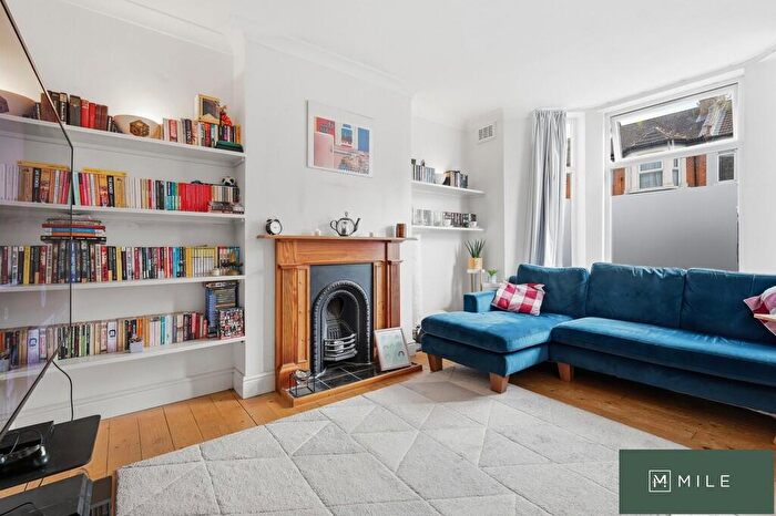 1 Bedroom Flat To Rent In Purves Road, Kensal Green, NW10