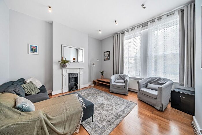 2 Bedroom Flat To Rent In Balham High Road, Balham, London, SW17