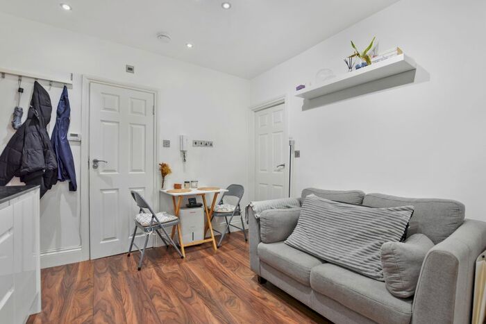 1 Bedroom Flat To Rent In Clapham Road, London, SW9