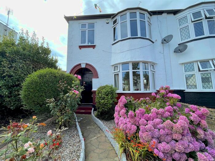 3 Bedroom Semi-Detached House To Rent In Cricketfield Grove, Leigh-On-Sea, SS9