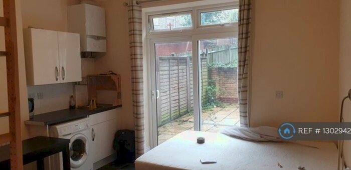 Studio To Rent In Stapleton Hall Road, London, N4