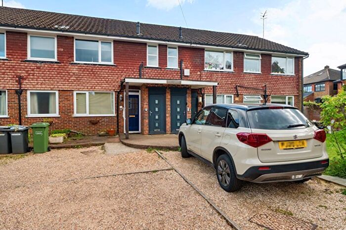 2 Bedroom Flat To Rent In Moss Lane, Godalming, GU7