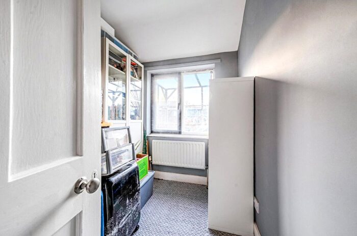 3 Bedroom Terraced House For Sale In Arthur Street, Bushey, Hertfordshire, WD23