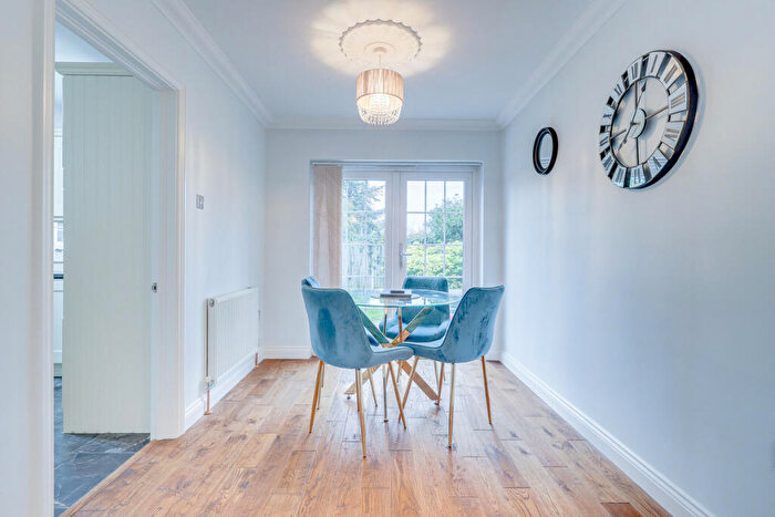 4 Bedroom Detached House For Sale In The Laurels, Rayleigh, SS6