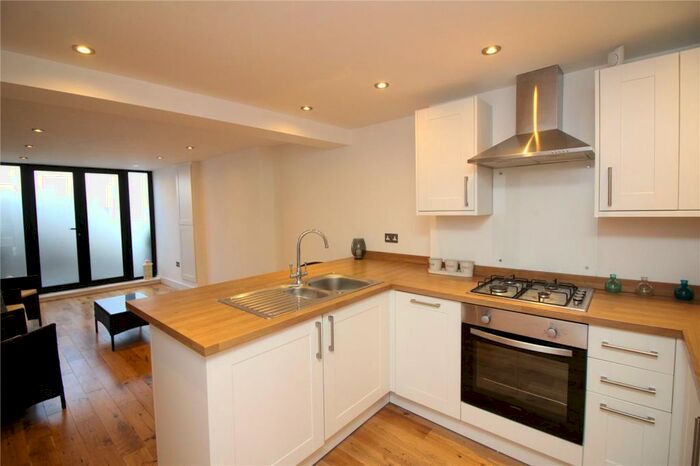 2 Bedroom Apartment To Rent In Queens Avenue, Finchley, London, N3