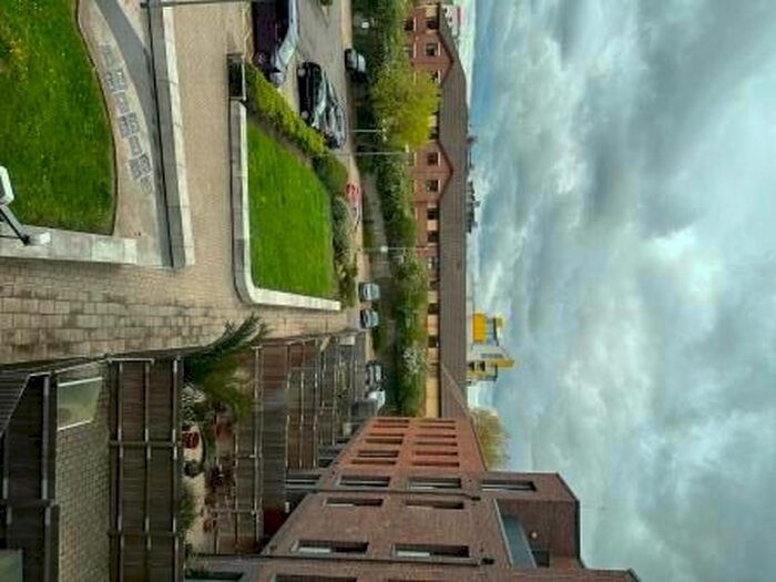 1 Bedroom Flat For Sale In Hammond Court, Watermill Lane, London, N18