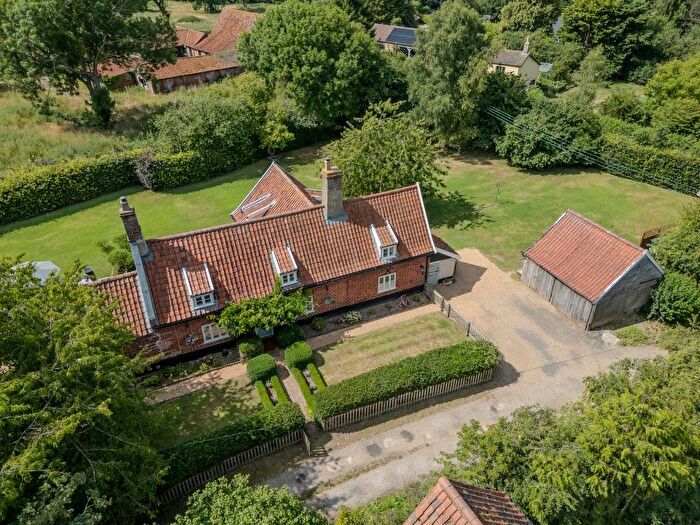 5 Bedroom Cottage For Sale In Hardingham, Norwich, NR9