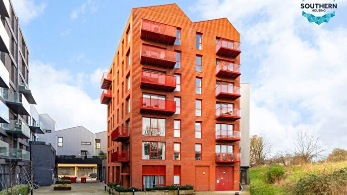 2 Bedroom Flat For Sale In Waterway Building, Hart Yard, Bow, London, E3 - Photo 2