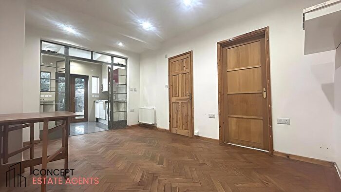 1 Bedroom Flat To Rent In Norbury Crescent, Streatham, SW16