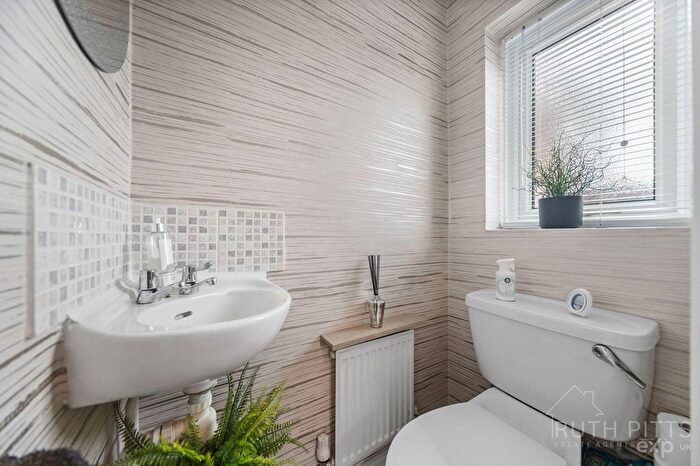 4 Bedroom Detached House For Sale In Norwood Drive, Brierley, S72