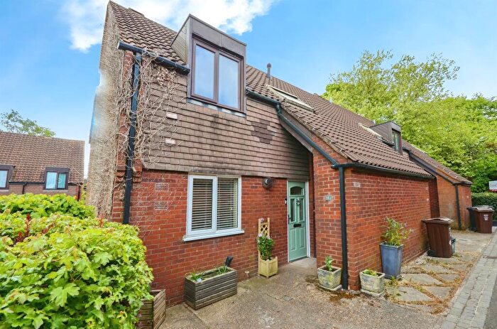 2 Bedroom Maisonette For Sale In Newgate Close, St. Albans, AL4