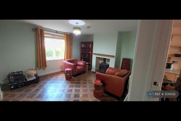 2 Bedroom Terraced House To Rent In London Street, Swindon, SN1