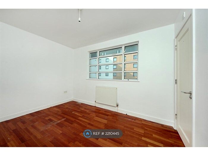 2 Bedroom Flat To Rent In Longfield House, London, W5