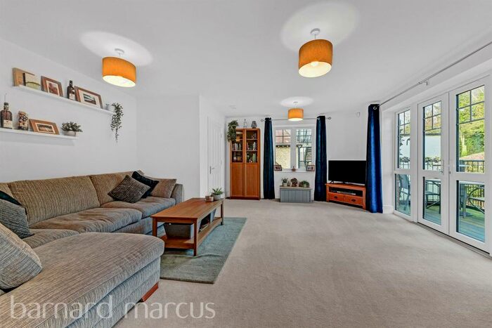 2 Bedroom Apartment To Rent In Foxley Lane, Purley, CR8