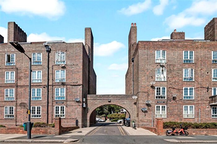 3 Bedroom Maisonette For Sale In Ledbury House, East Dulwich Estate, East Dulwich, London, SE22