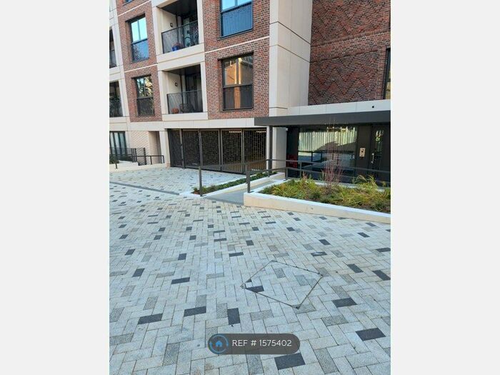 2 Bedroom Flat To Rent In Farnfield Close, London, N8