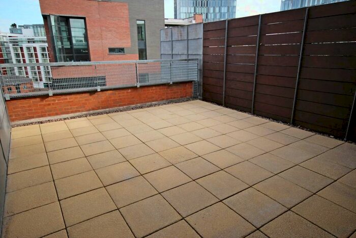 2 Bedroom Flat To Rent In Deansgate Quay, Manchester, M3