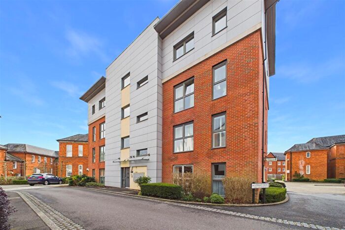 1 Bedroom Flat For Sale In Longley Road, Chichester, PO19