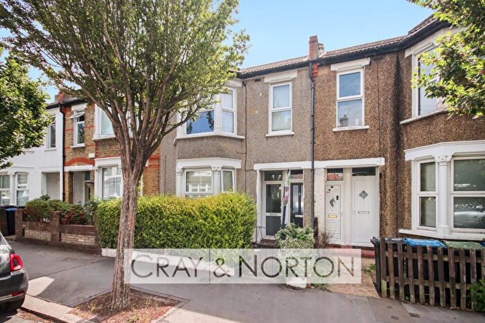 2 Bedroom Maisonette To Rent In Archer Road, London, SE25
