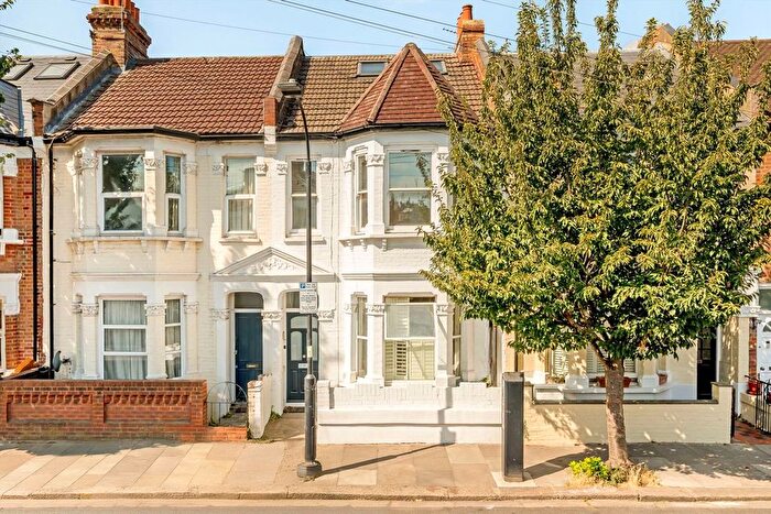 2 Bedroom Flat For Sale In Bronsart Road, Fulham, SW6