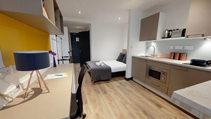 Flat To Rent In Dumfries Street, Luton, Bedfordshire, LU1